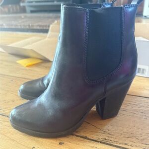 FRYE NWT Tate Chelsea Boot - Black
